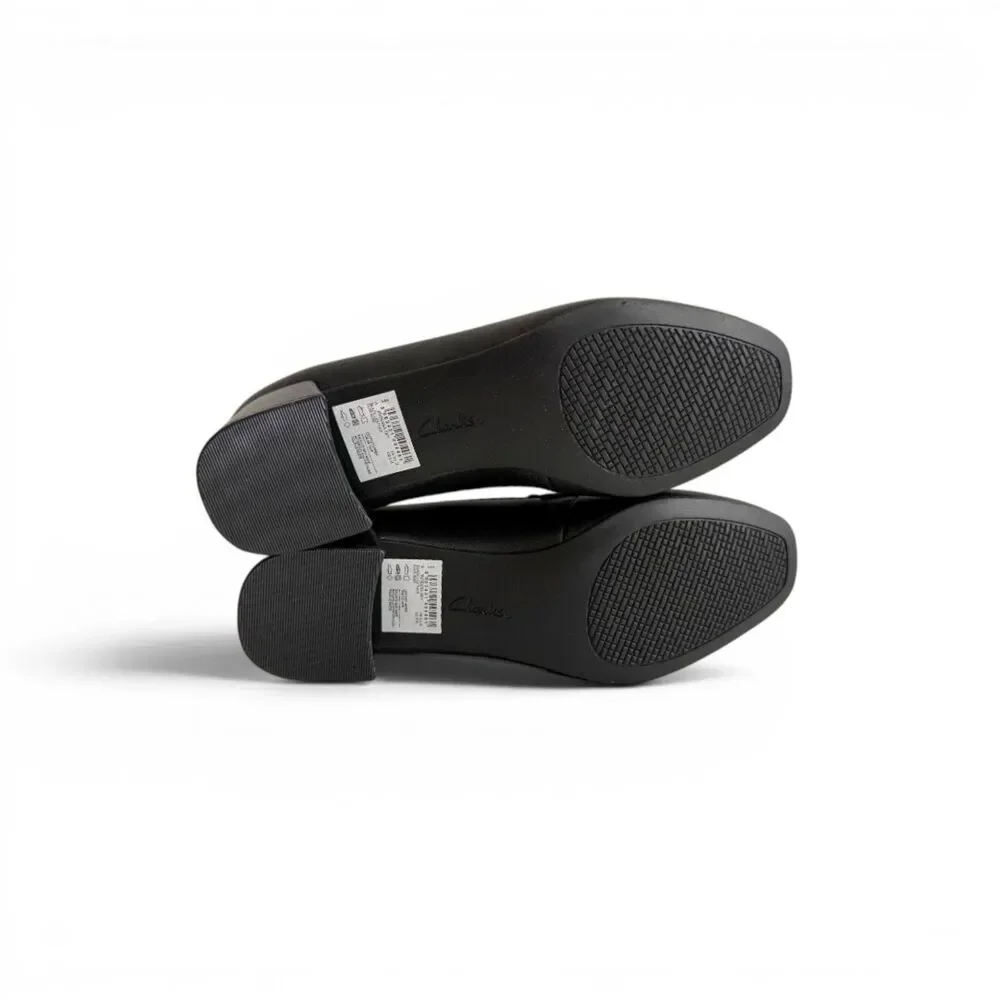 Clarks Iridessa Sky Black loafer. New in Box! Size 8 M
